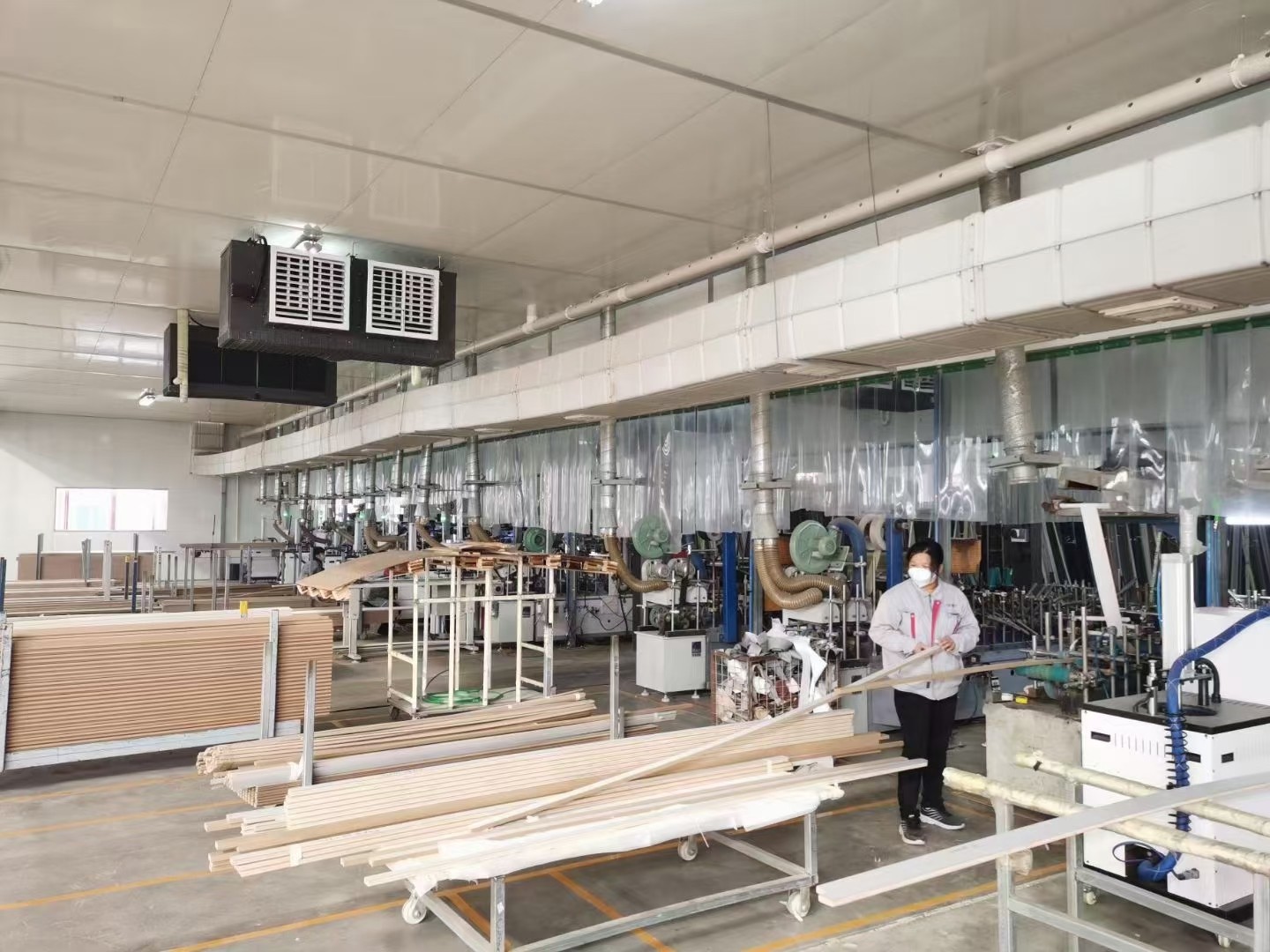 節能省電空調組裝（zhuāng）現場1.jpg